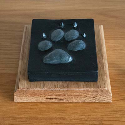 paw-impression-free-standing-400