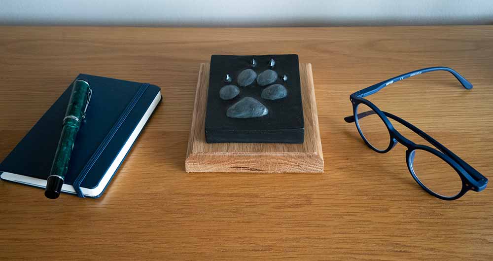 paw-impression-free-standing-wide-1000